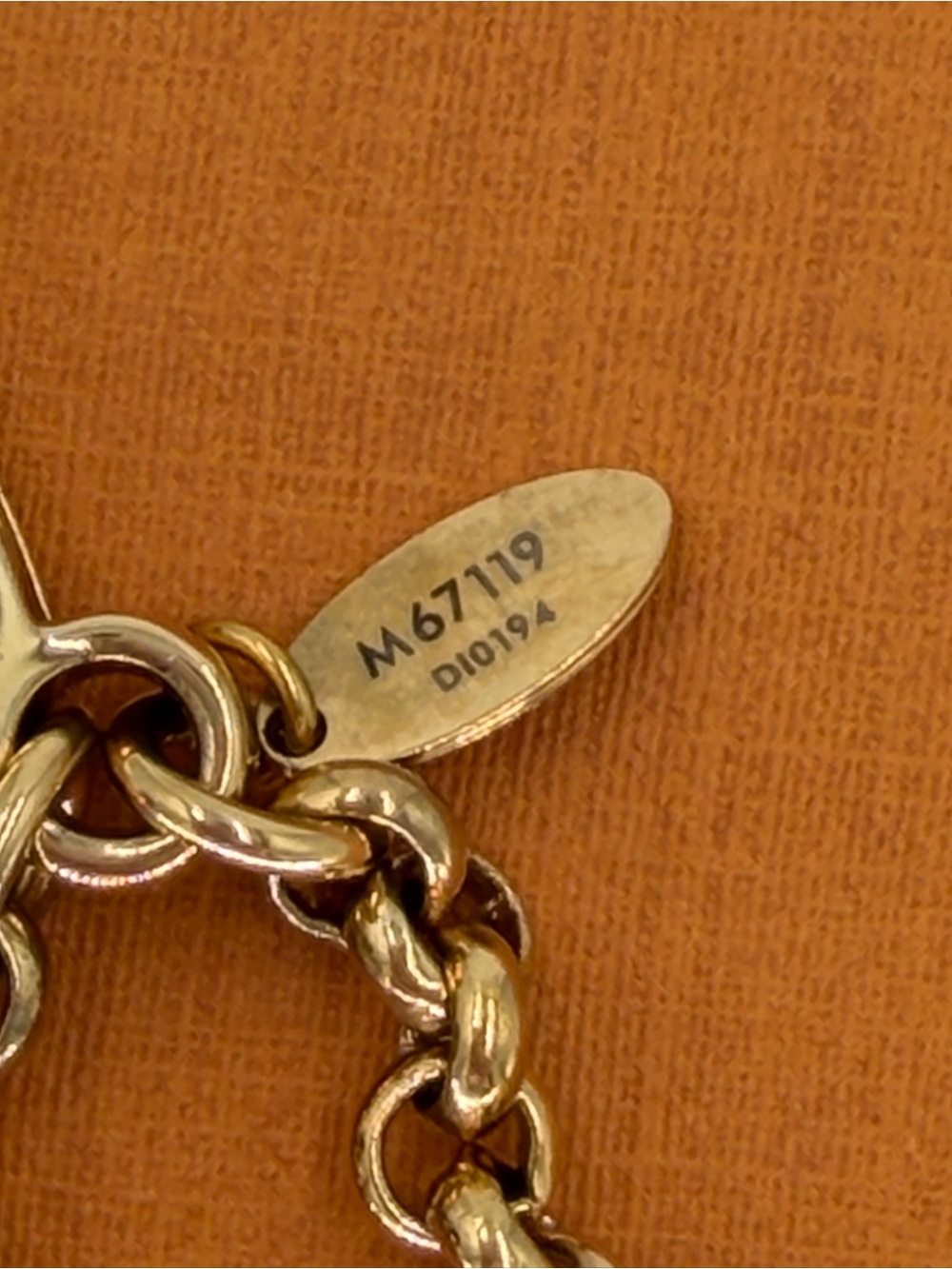 Louis Vuitton Fleur De Monogram Bag Charm
W/Authenticate First COA - Picture 5 of 11